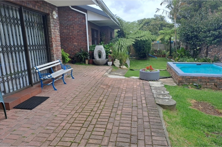 4 Bedroom Property for Sale in Loerie Park Western Cape